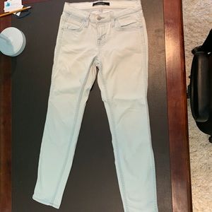 Ultra light / acid wash skinny jeans